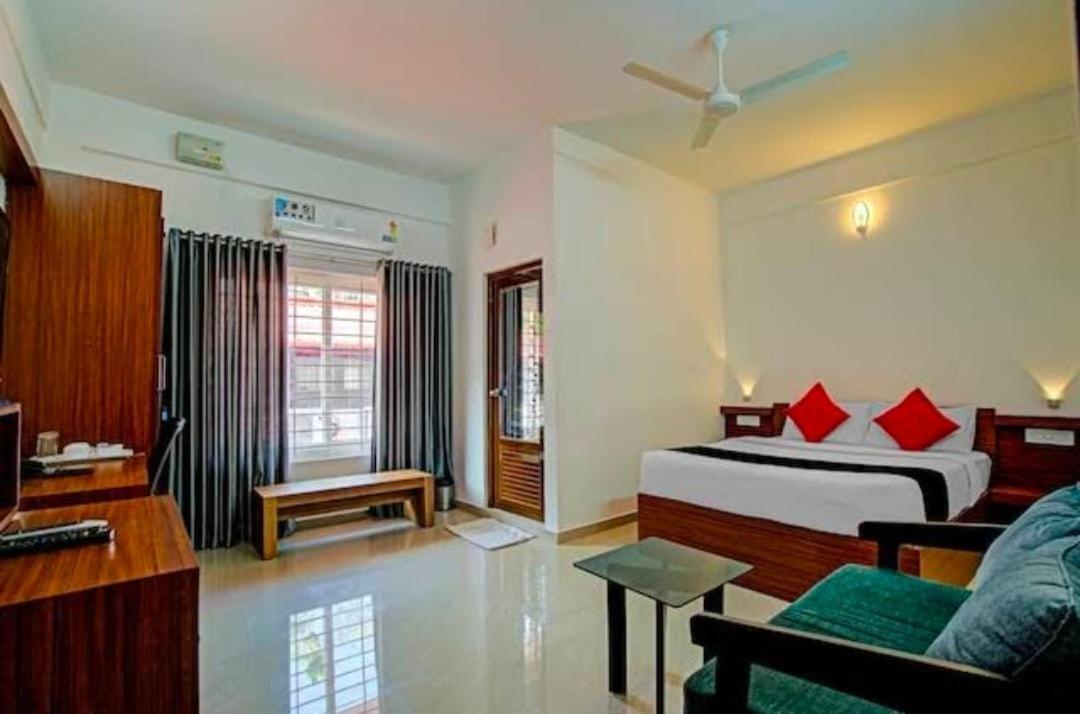 Phoenix Holidays Kochi Exterior foto